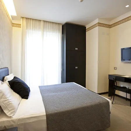 Aurora Hotel