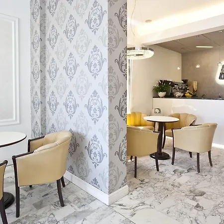 Hotel Aurora 3*