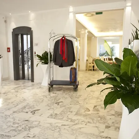 Hotel Aurora 3*