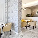 Hotel Aurora 3*