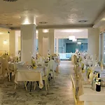 Aurora Hotel