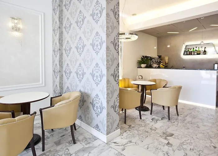 Hotel Aurora 3*