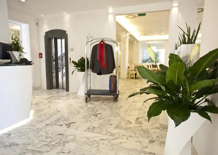 Hotel Aurora 3*