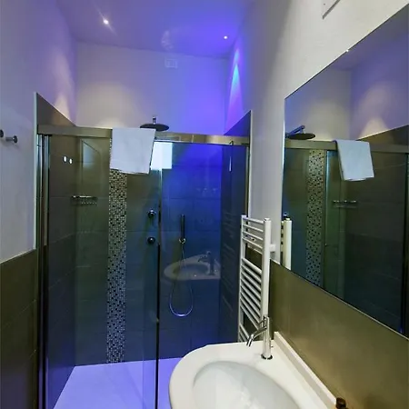 Aurora מלון 3*