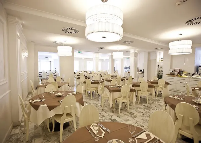 奥罗拉酒店 里米尼