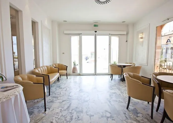 奥罗拉酒店 里米尼